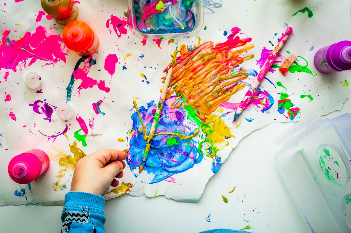 depositphotos_41129897-stock-photo-hands-in-paint